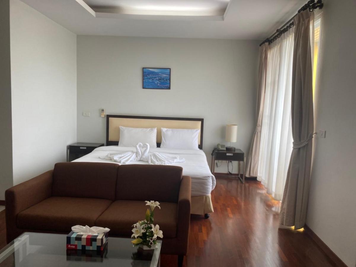 The Park 304 Executive Serviced Apartment Si Maha Phot Екстер'єр фото
