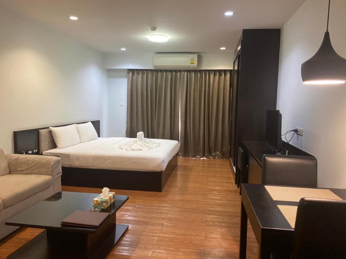 The Park 304 Executive Serviced Apartment Si Maha Phot Екстер'єр фото