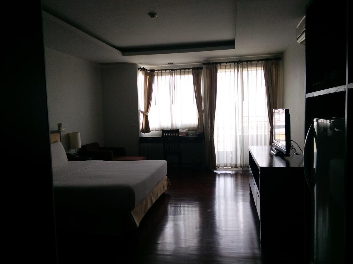 The Park 304 Executive Serviced Apartment Si Maha Phot Екстер'єр фото