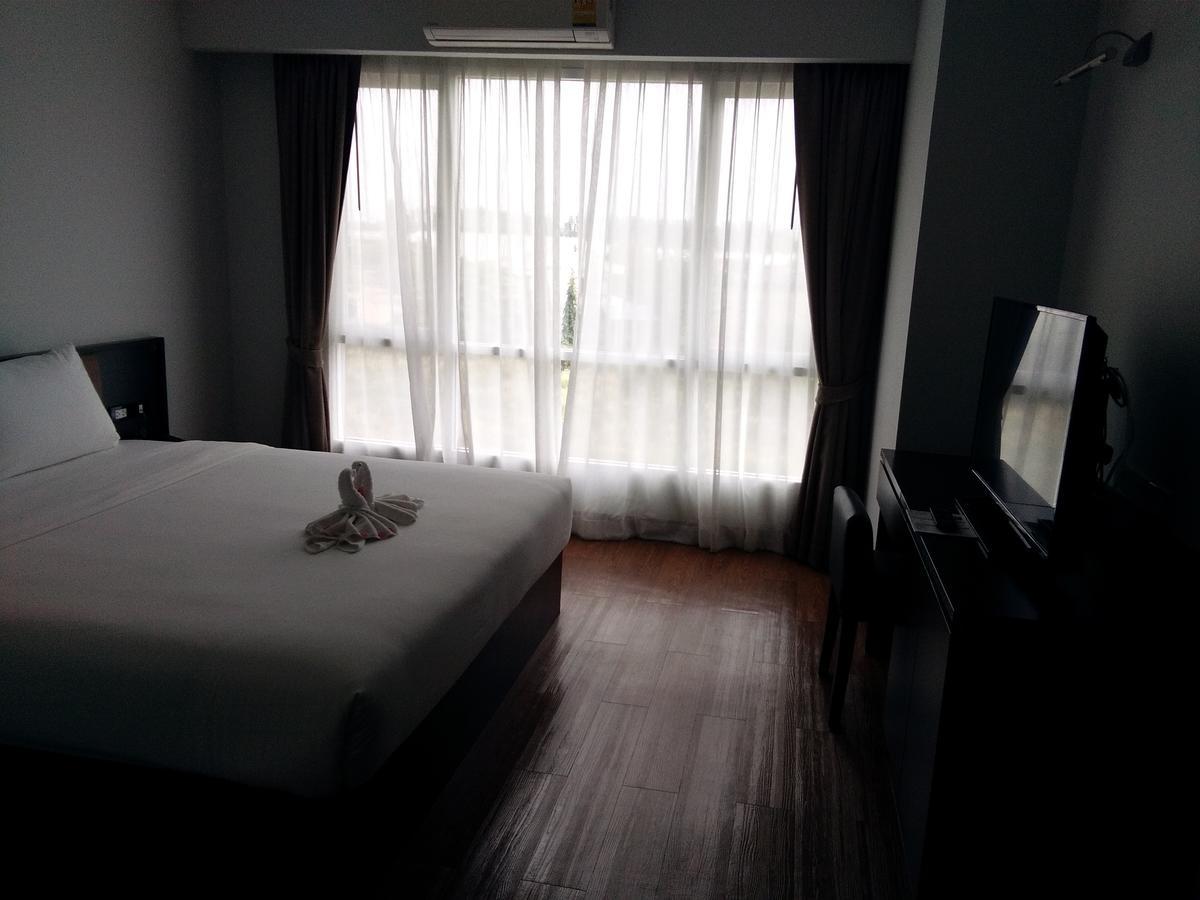 The Park 304 Executive Serviced Apartment Si Maha Phot Екстер'єр фото