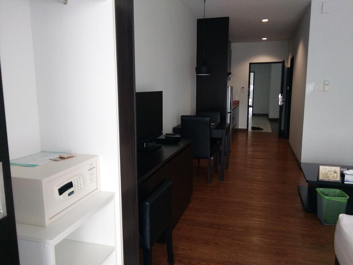 The Park 304 Executive Serviced Apartment Si Maha Phot Екстер'єр фото