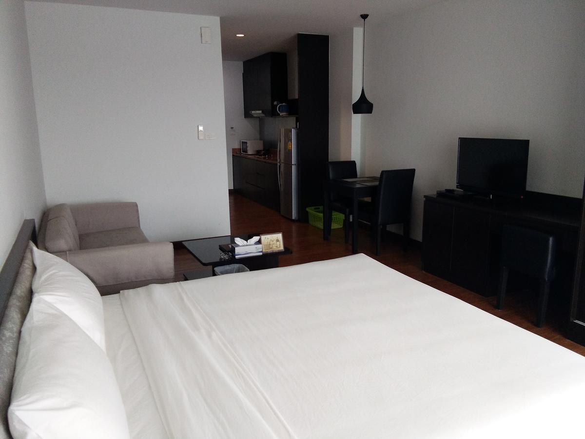 The Park 304 Executive Serviced Apartment Si Maha Phot Екстер'єр фото
